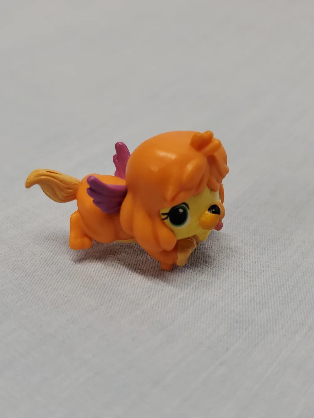 Hatchimals. Orange Winged Pet Figurine Small Collectible
